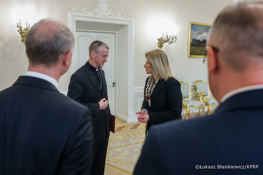 001_Minister_Agnieszka_Jędrzak_Odznaczenie_Ks_Mirosław_Wachowski_12-11-2025_LB_26793.jpg.JPG