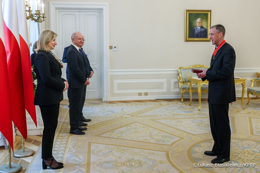 007_Minister_Agnieszka_Jędrzak_Odznaczenie_Ks_Mirosław_Wachowski_12-11-2025_LB_27064.jpg.JPG