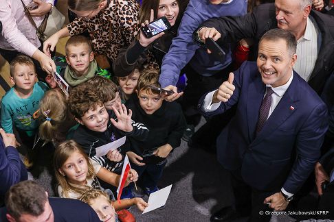 019_Prezydent_Karol_Nawrocki_100_dni_dla_Polski_100_dni_dla_Polakow_Cover_20251114_GJA_1438.jpg