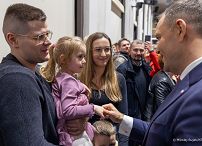 024_Prezydent_Karol_Nawrocki_100_dni_dla_Polski_100_dni_dla_Polakow_Cover_20251114_MWB18802.jpg