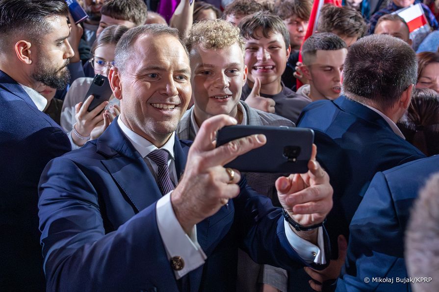 018_Prezydent_Karol_Nawrocki_100_dni_dla_Polski_100_dni_dla_Polakow_Cover_20251114_MWB10611.jpg