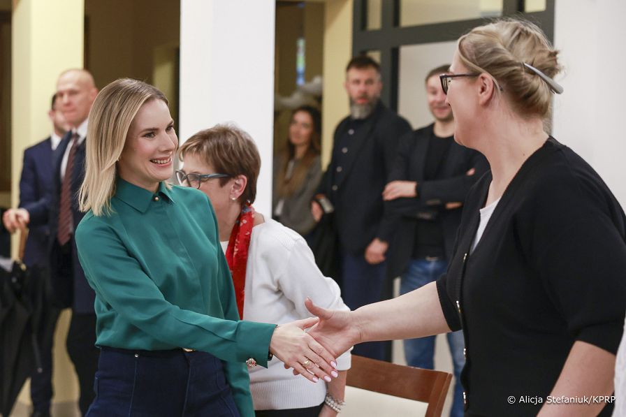 01_Marta_Nawrocka_akcja_Hej_Nie_dziękuję_spotkanie_imauguracyjne_Wisla_20251117_7C6A8795.jpg
