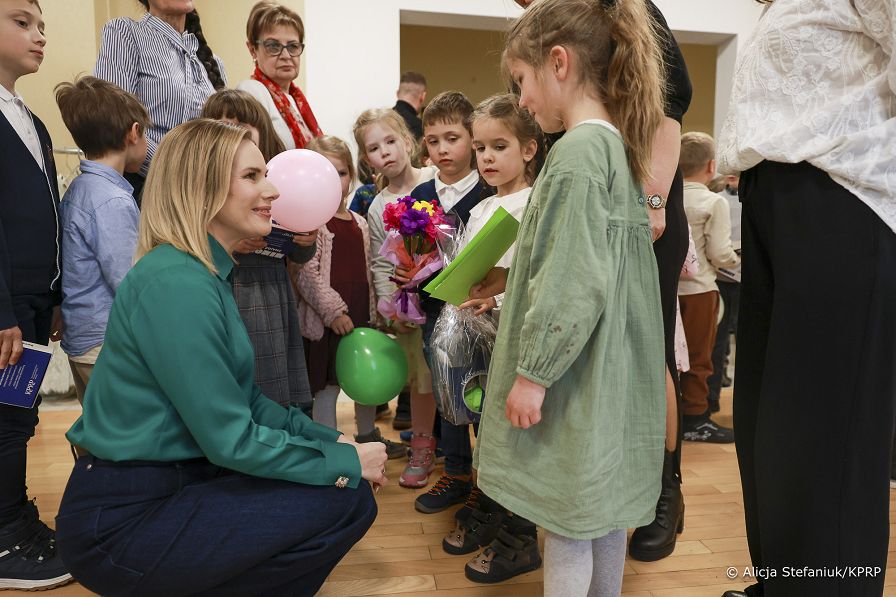 21_Marta_Nawrocka_akcja_Hej_Nie_dziękuję_spotkanie_imauguracyjne_Wisla_20251117_7C6A0110.jpg