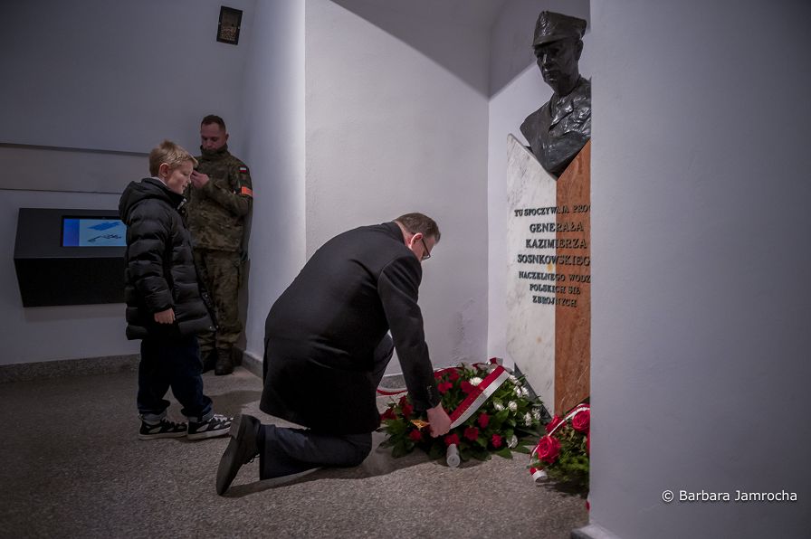 spoeczne-obchody-roku-gen-k-sosnkowskiego--fot-militarna-photo_88_54925462213_o.jpg