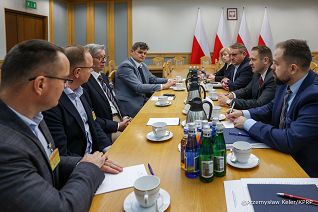 003_Minister_Mateusz_Kotecki_Spotkanie_plantatorzy_malin_19-11-2025_PK1_4957.jpg.JPG
