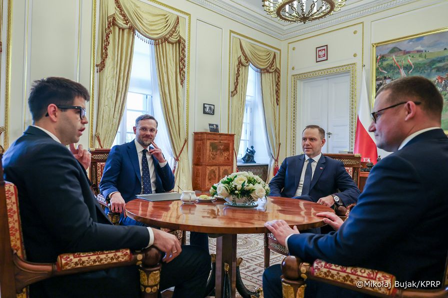 004_Prezydent_Karol_Nawrocki_Spotkanie z Prezesem Naczelnej Izby Lekarskiej_19-11-2025_MWB11186.jpg.JPG