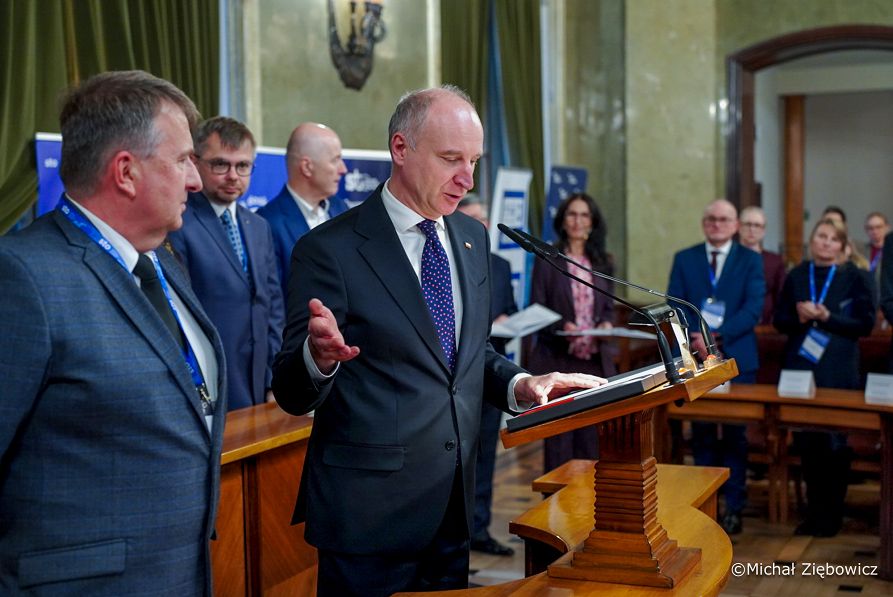 001_Minister_Wojciech_Kolarski_inauguracja Konferencji Programowej Społecznego Towarzystwa Oświatowego oraz w Gali 35-lecia Samodzielnego Koła Terenowego nr 64 STO_21-11-2025_DSC03033.jpg.JPG