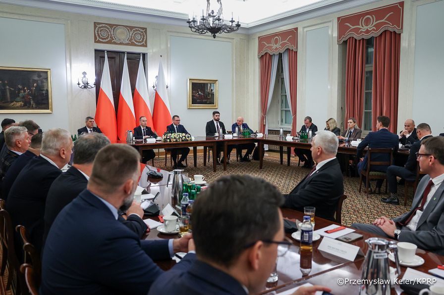 006_Minister_Paweł_Szefernaker_Minister_Adam_Andruszkiewicz_Spotkanie z przedstawicielami samorządu terytorialnego_21-11-2025_PK1_5469.jpg.JPG
