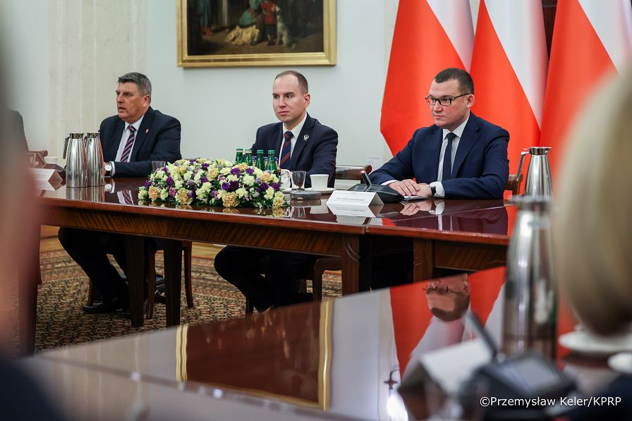 011_Minister_Paweł_Szefernaker_Minister_Adam_Andruszkiewicz_Spotkanie z przedstawicielami samorządu terytorialnego_21-11-2025_PK2_2607.jpg.JPG