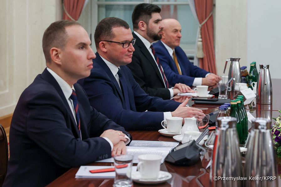 008_Minister_Paweł_Szefernaker_Minister_Adam_Andruszkiewicz_Spotkanie z przedstawicielami samorządu terytorialnego_21-11-2025_PK1_5486.jpg.JPG