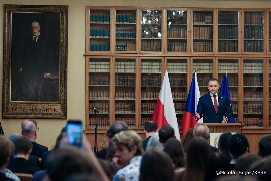 006_Prezydent_Karol_Nawrocki_Wykład na Uniwersytecie Karola_24-11-2025_MWB23127.jpg