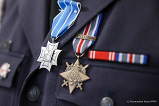 008_Prezydent_Karol_Nawrocki_lotnicze_Krzyze_Zaslugi_oficerowie_piloci_1_Bazy_Lotnictwa_Transportowego_20251127_PK1_6803.jpg