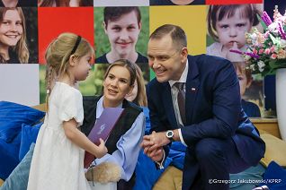 023_Para_Prezydencka_Marta_Nawrocka_Karol_Nawrocki_Udział w gali wręczenia dyplomów stypendialnych dzieciom poległych lub rannych żołnierzy, funkcjonariuszy i pracowników służb publicznych_27-11-2025_1S5A3063.jpg.JPG