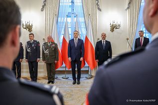 003_Prezydent_Karol_Nawrocki_lotnicze_Krzyze_Zaslugi_oficerowie_piloci_1_Bazy_Lotnictwa_Transportowego_20251127_PK1_6538.jpg