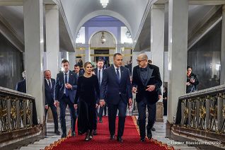 004_Para_Prezydencka_udział w 200-leciu położenia kamienia węgielnego pod budowę Teatru Wielkiego w Warszawie  oraz 60-lecia ponownego otwarcia gmachu po odbudowie ze zniszczeń wojennych_29-11-2025_LB_29200.jpg.JPG