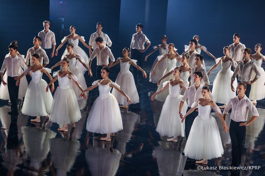 009_Para_Prezydencka_udział w 200-leciu położenia kamienia węgielnego pod budowę Teatru Wielkiego w Warszawie  oraz 60-lecia ponownego otwarcia gmachu po odbudowie ze zniszczeń wojennych_29-11-2025_LB_29353.jpg.JPG