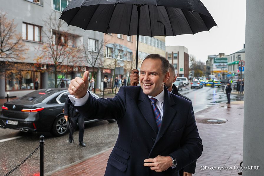 000_Prezydent_Karol_Nawrocki_Podpisanie_ustawa_godna_emerytura_03-11-2025_PK1_7654.jpg