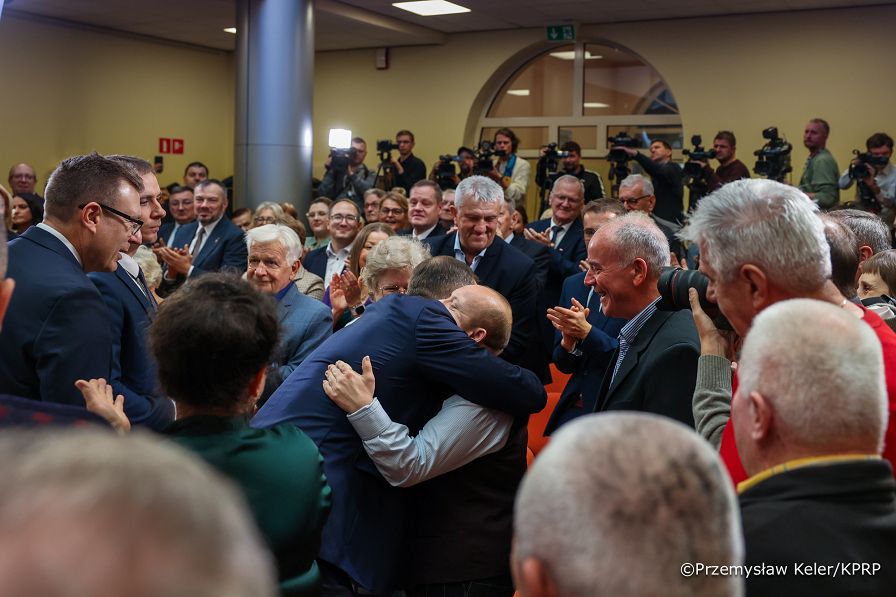 007_A_Prezydent_Karol_Nawrocki_Podpisanie_ustawa_godna_emerytura_03-11-2025_PK1_7774.jpg