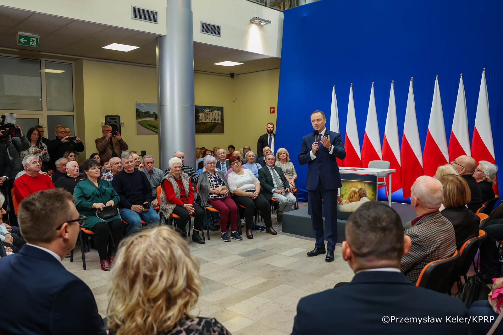 005_Prezydent_Karol_Nawrocki_Podpisanie_ustawa_godna_emerytura_03-11-2025_PK1_7926.jpg [903.53 KB]