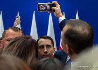 013_Prezydent_Karol_Nawrocki_Podpisanie_ustawa_godna_emerytura_03-11-2025_PK1_8682.jpg