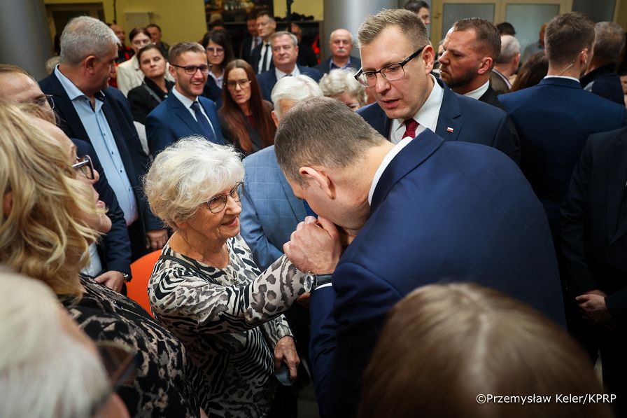 008_Prezydent_Karol_Nawrocki_Podpisanie_ustawa_godna_emerytura_03-11-2025_PK1_8408.jpg