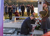 010_Prezydent_Karol_Nawrocki_wience_Pomnik_Brama_Wolnosci_20251105_MWB19314.jpg