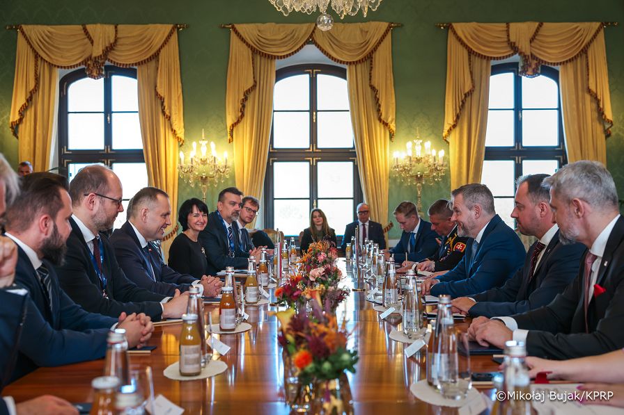 015_Prezydent Karol_Nawrocki_Wizyta_Słowacja_Prezydent_Słowacji_Peter_Pellegrini_spotkanie_delegacji_05-11-2025_MWB16417.jpg