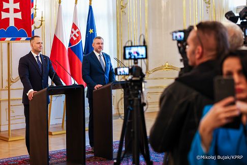 020_Prezydent Karol_Nawrocki_Wizyta_Słowacja_Prezydent_Słowacji_Peter_Pellegrini_konferencja_prasowa_05-11-2025_MWB17044.jpg