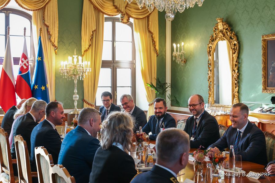 016_Prezydent Karol_Nawrocki_Wizyta_Słowacja_Prezydent_Słowacji_Peter_Pellegrini_spotkanie_delegacji_05-11-2025_MWB16478.jpg