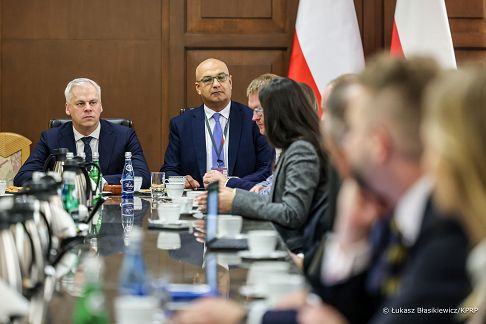 005_Minister_Karol_Rabenda_doradca_Alvin_Gajadhur_BAS_spotkanie_przedstawiciele_strona_spoleczna_20251106_LB_25034.jpg