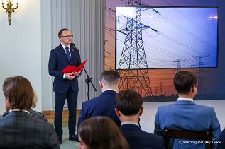 004_Prezydent_Karol_Nawrocki_Podpisanie inicjatywy ustawodawczej  dotyczącej cen prądu_07-11-2025_MWB20104.jpg.JPG