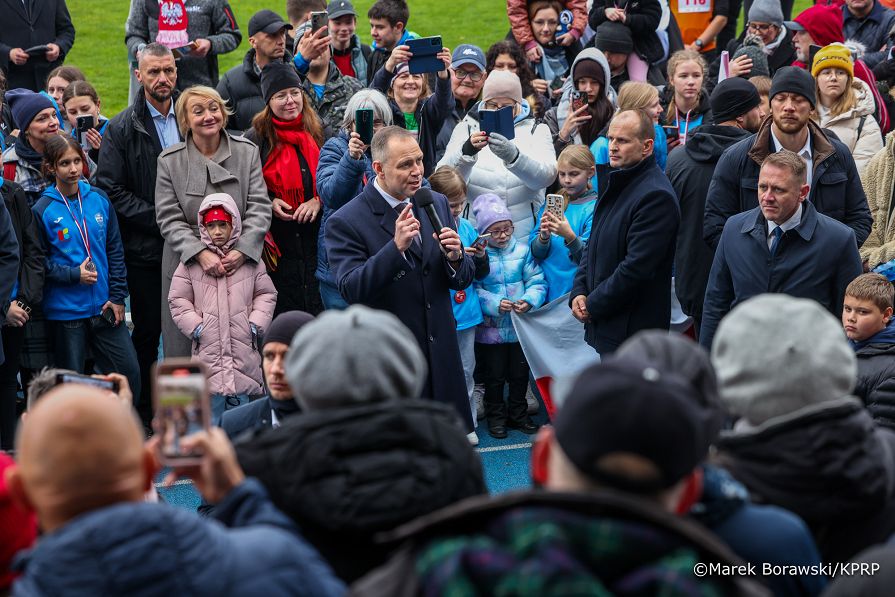 016_Prezydent_Karol_Nawrocki_Kętrzyńskie Biegi Trójka Niepodległości_08-11-2025_MB2_9365.jpg