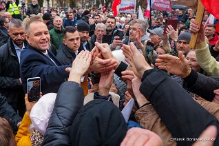 010_Prezydent_Karol_Nawrocki_Złożenie wieńca przy Pomniku Poległym, Pomordowanym i Zamęczonym Polakom_spotkanie_mieszkańcy_08-11-2025_MB1_0178.jpg