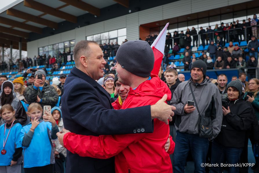 026_Prezydent_Karol_Nawrocki_Kętrzyńskie Biegi Trójka Niepodległości_08-11-2025_MB1_0999.jpg