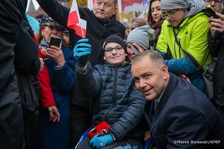 013_Prezydent_Karol_Nawrocki_Złożenie wieńca przy Pomniku Poległym, Pomordowanym i Zamęczonym Polakom_spotkanie_mieszkańcy_08-11-2025_MB1_0464.jpg