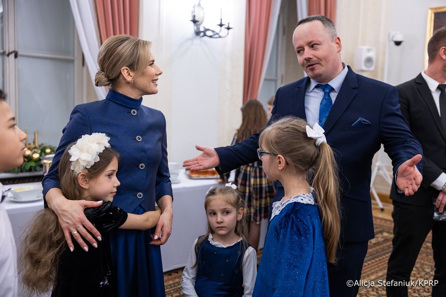 030_Pierwsza_Dama_Marta_Nawrocka_spotkanie z paniami ambasador oraz współmałżonkami szefów misji dyplomatycznych_10-12-2025_7C6A0045.jpg.JPG