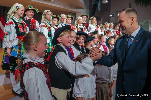 019_Prezydent Karol Nawrocki_Spotkanie z Polakami mieszkającymi na Łotwie_11-12-2025_MB1_7943.jpg