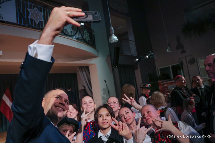 021_Prezydent Karol Nawrocki_Spotkanie z Polakami mieszkającymi na Łotwie_11-12-2025_MB1_8068.jpg