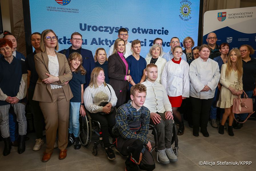 004_Pierwsza Dama Marta Nawrocka_Busko-Zdrój_Otwarcie Zakładu Aktywności Zawodowej_11-12-2025_7C6A0026.jpg