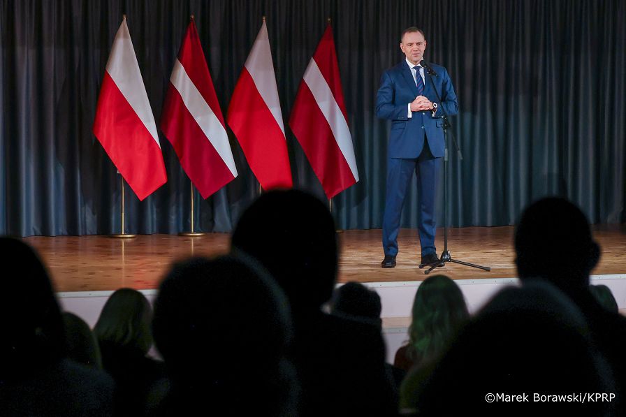 015_Prezydent Karol Nawrocki_Spotkanie z Polakami mieszkającymi na Łotwie_11-12-2025_MB2_3898.jpg