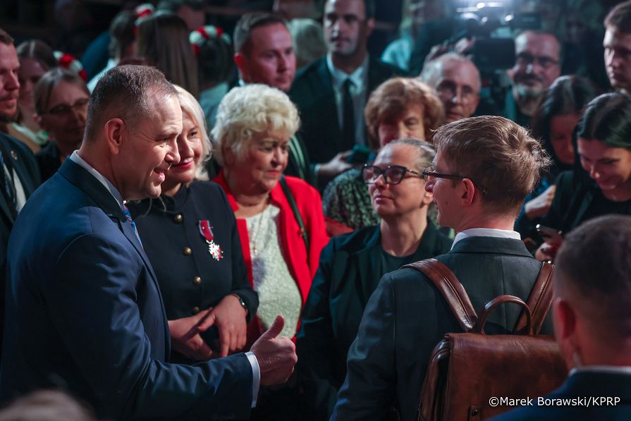 020_Prezydent Karol Nawrocki_Spotkanie z Polakami mieszkającymi na Łotwie_11-12-2025_MB2_3968.jpg