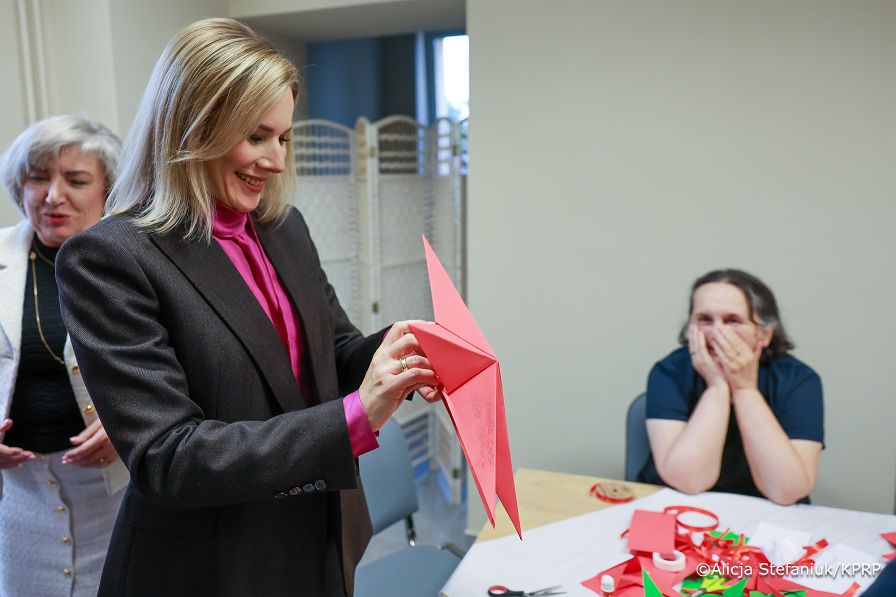 009_Pierwsza Dama Marta Nawrocka_Busko-Zdrój_Otwarcie Zakładu Aktywności Zawodowej_11-12-2025_7C6A8984.jpg