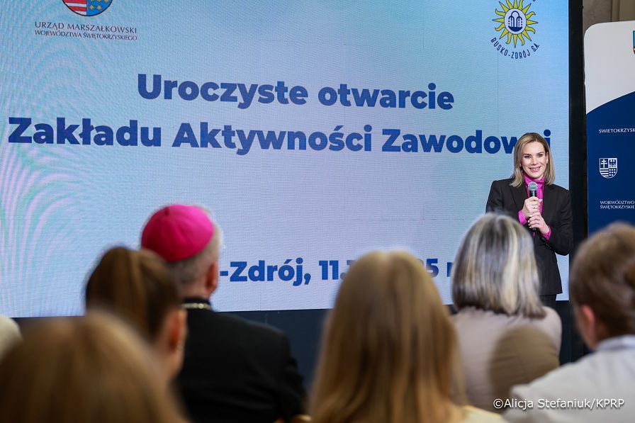 003_Pierwsza Dama Marta Nawrocka_Busko-Zdrój_Otwarcie Zakładu Aktywności Zawodowej_11-12-2025_7C6A9464.jpg