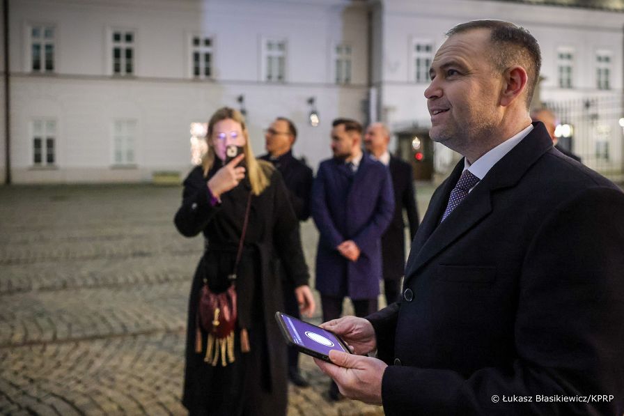 001_Prezydent_Karol_Nawrocki_Iluminacja_Swiatlo Wolnosci 44_rocznica_stanu_wojennego_w_Polsce _20251213_LB_29415.jpg