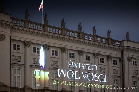 003_Prezydent_Karol_Nawrocki_Iluminacja_Swiatlo Wolnosci 44_rocznica_stanu_wojennego_w_Polsce _20251213_LB_29539.jpg