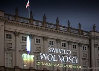 003_Prezydent_Karol_Nawrocki_Iluminacja_Swiatlo Wolnosci 44_rocznica_stanu_wojennego_w_Polsce _20251213_LB_29539.jpg