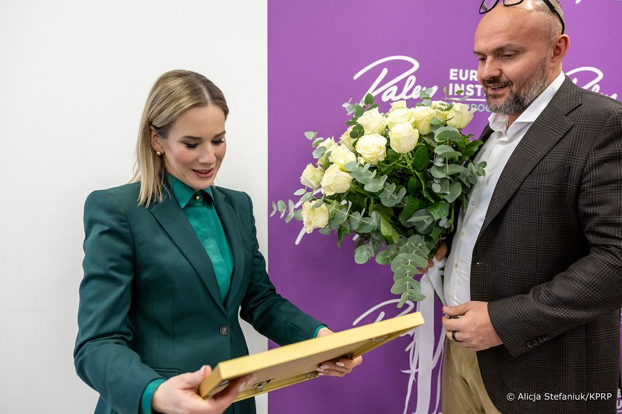 014_a_Prezydentowa_Marta_Nawrocka_spotkanie_Podopieczni_kliniki_Paley_Europe_20251213_7C6A5447.jpg