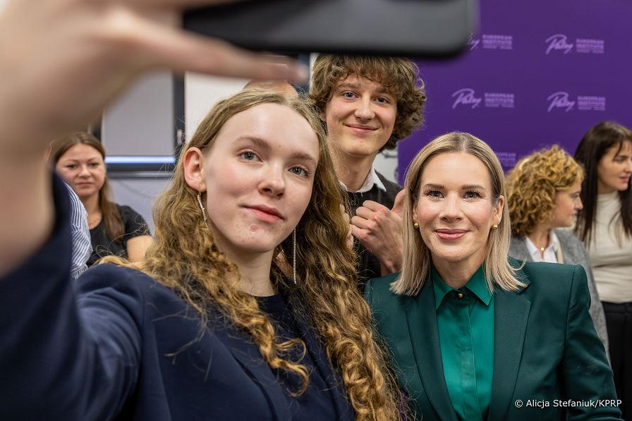 021_a_Prezydentowa_Marta_Nawrocka_spotkanie_Podopieczni_kliniki_Paley_Europe_20251213_7C6A5945.jpg