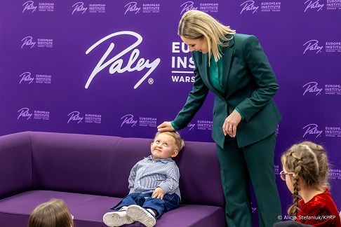 013_Prezydentowa_Marta_Nawrocka_spotkanie_Podopieczni_kliniki_Paley_Europe_20251213_7C6A5378.jpg