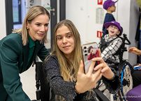 022_b_Prezydentowa_Marta_Nawrocka_spotkanie_Podopieczni_kliniki_Paley_Europe_20251213_7C6A6146.jpg